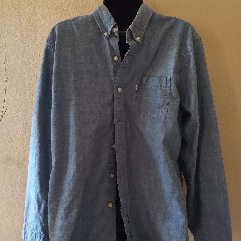 Levi's shirt size L
